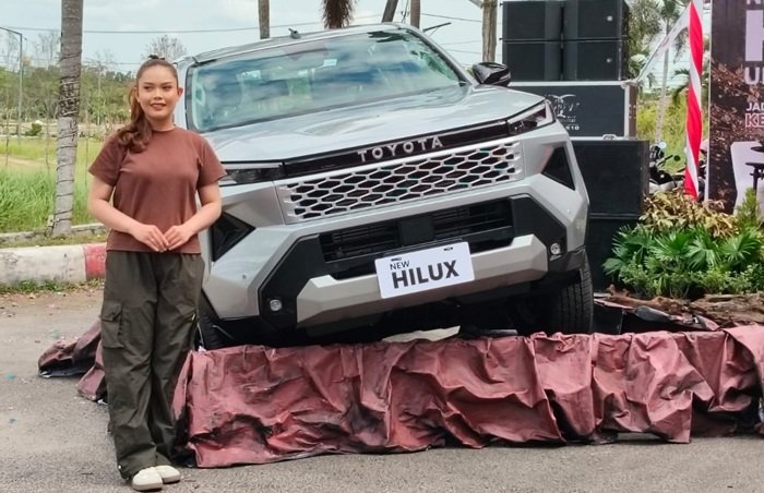 Siap Taklukkan Medan Ekstrem, New Toyota Hilux Resmi Mengaspal di Kalimantan Tengah
